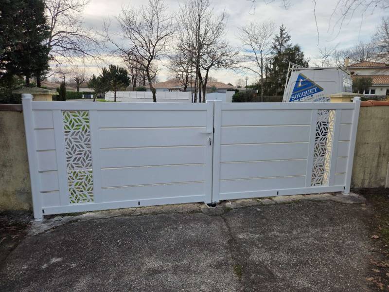 Portail aluminium KOSTUM vue intérieure